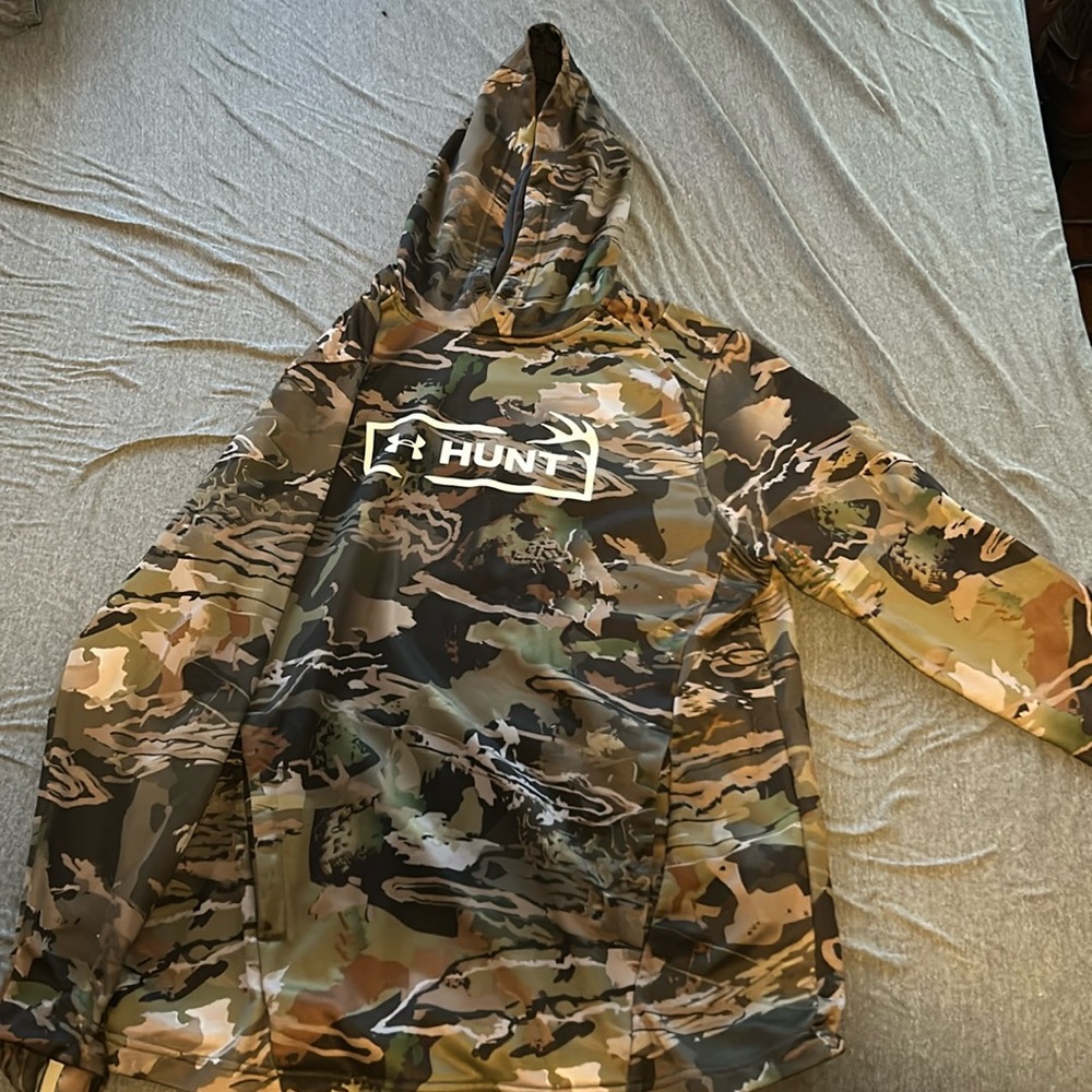 Thin lightweight Under Armor hunting camo hoodie